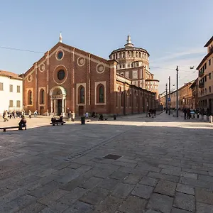 Design Ampio E Luminoso , Milan Italy